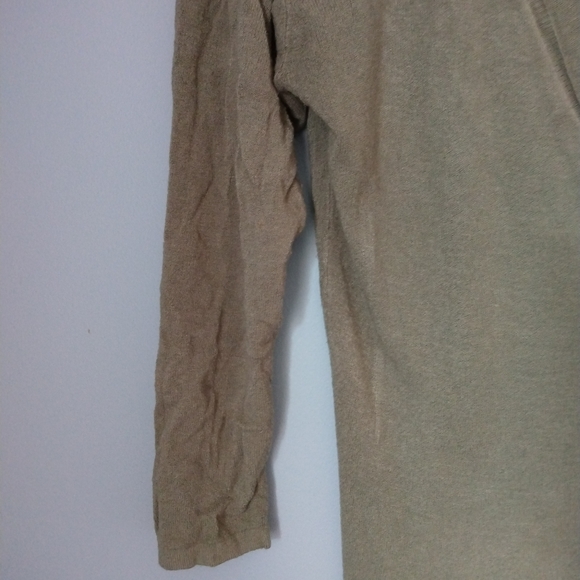 Dark Green Cardigan with Long Sleeves and Button Closure - Picture 3 of 3